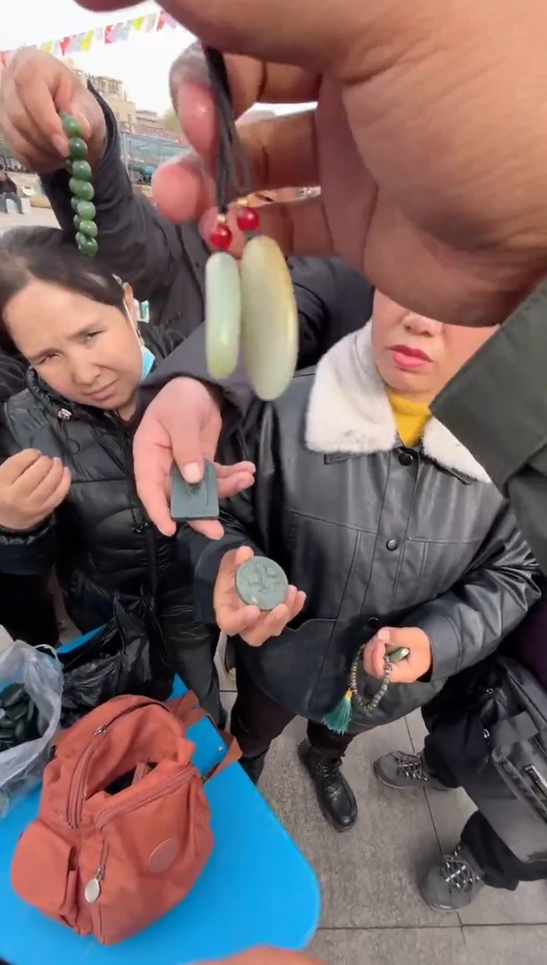 未镶嵌和田玉（糖玉）挂件和田玉