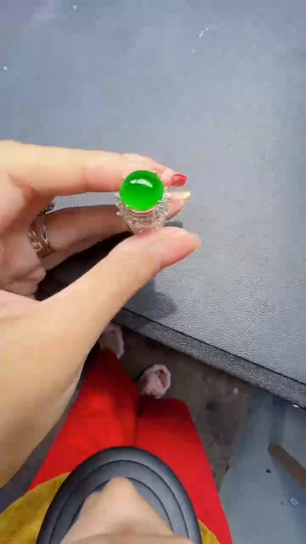 未镶嵌定制翡翠翡翠A货有轻微色差属于正常现象，蛋面多样性发货1