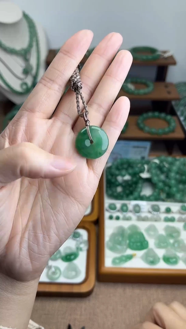 吊坠(赠链)未镶嵌石英质玉（非洲翠）平安扣