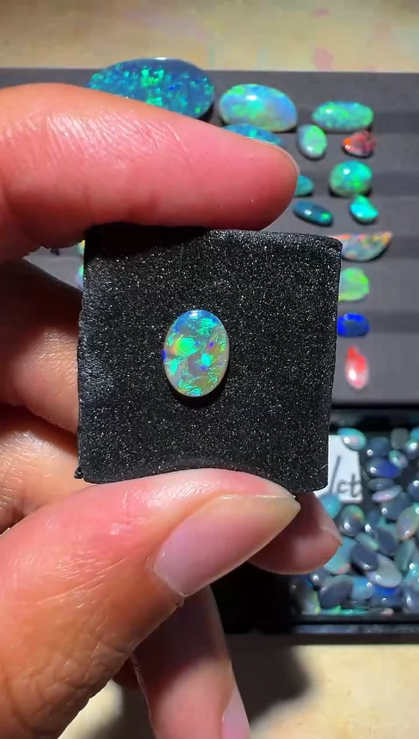 未镶嵌欧泊宝石<小新精选>澳洲黑澳宝   6*8 mm