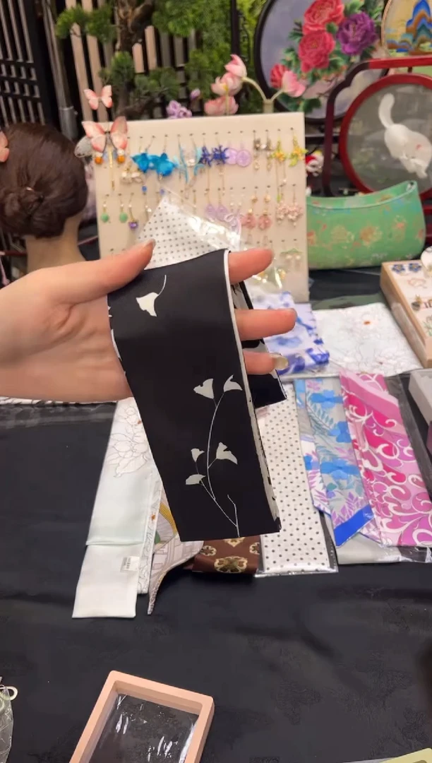 织绣?***奶非遗苏绣手工饰品