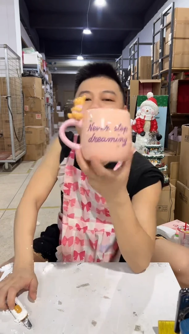 瓷片粉色维尼水杯