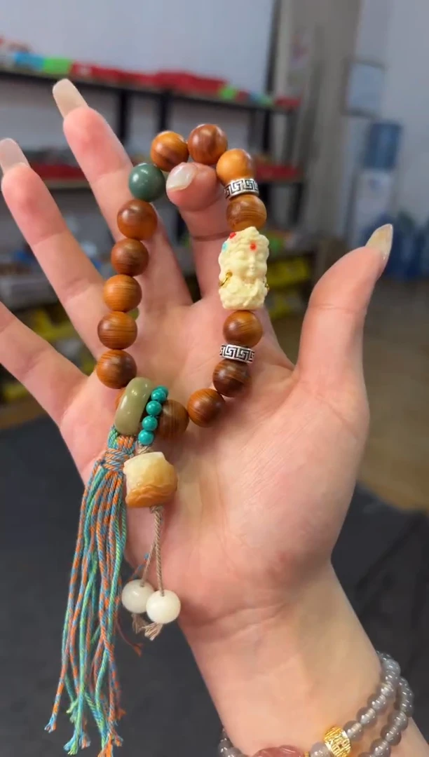 【闪购商品】柏木无事牌1.2崖柏度母手持