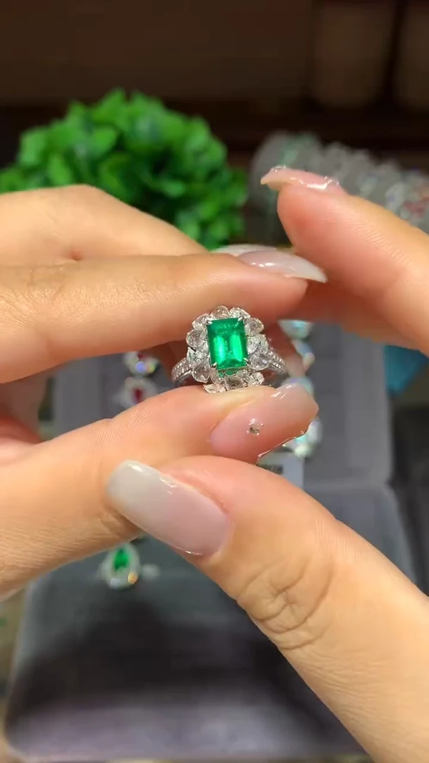 18K金镶嵌戒指祖母绿1.18ct