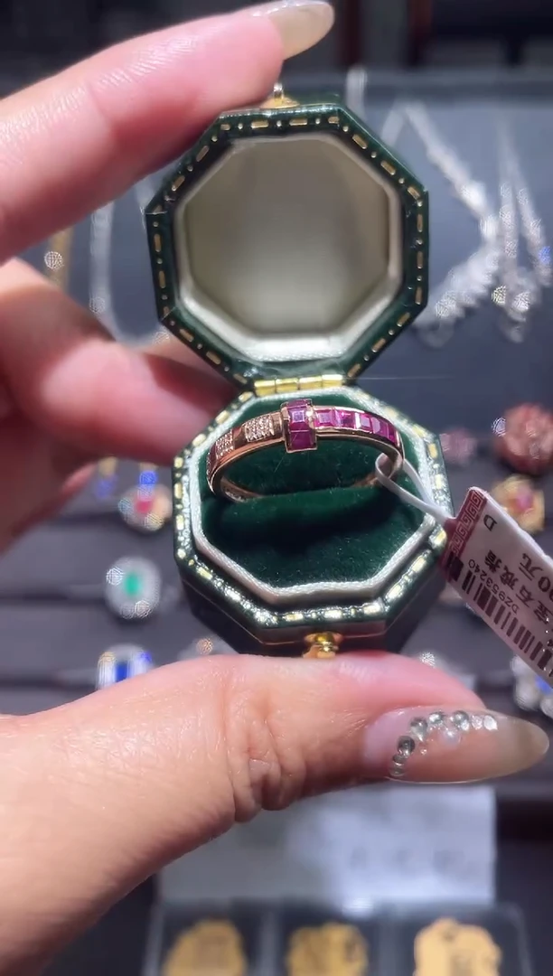 【闪购商品】红宝石戒指18K金镶嵌红宝石戒指