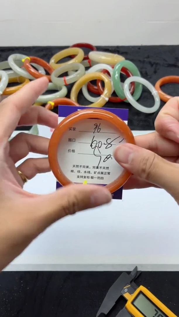 未镶嵌手镯石英质玉96