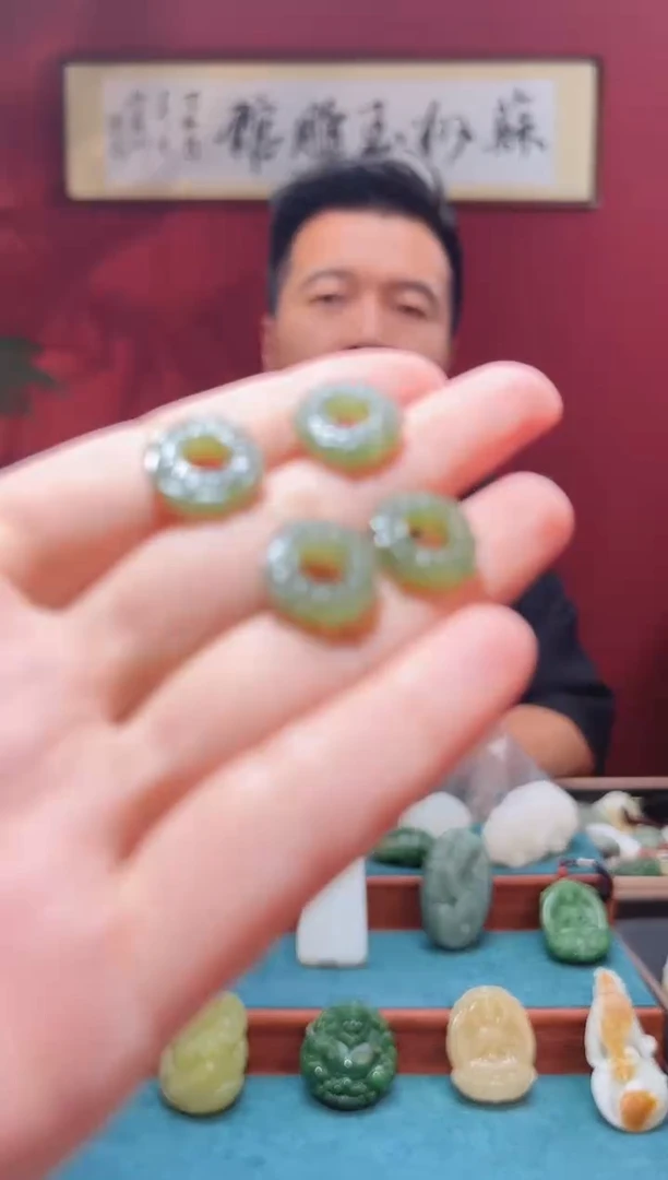 和田玉未镶嵌吊坠(不含链)1