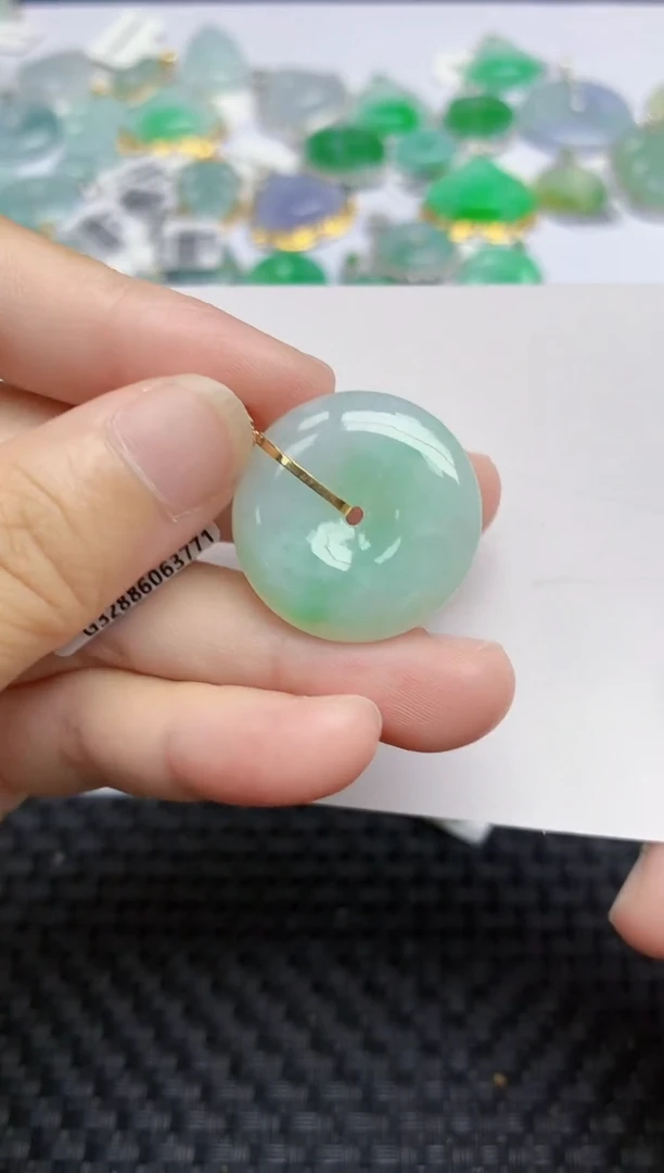 翡翠18K金镶嵌颈饰天然翡翠A货