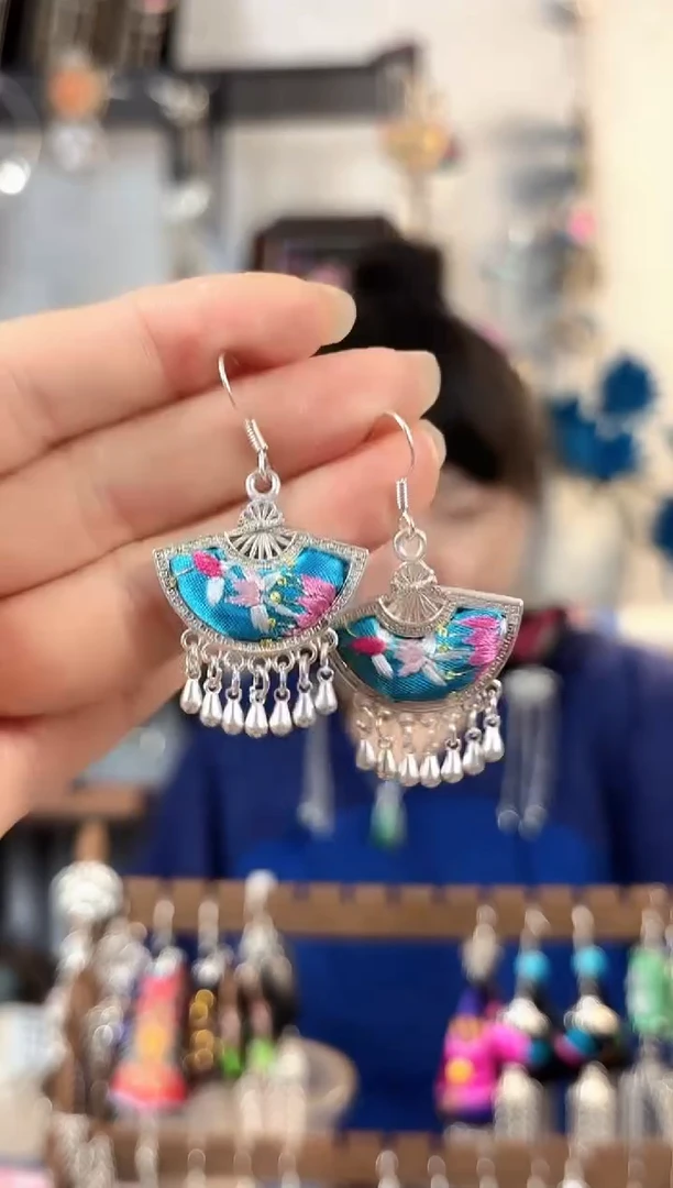 织绣绿***林彩云南阁非遗老绣饰品503