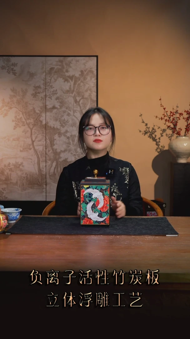 西**歌壹藏贰宝微瑕鹤戏牡丹图案宫灯茶叶罐