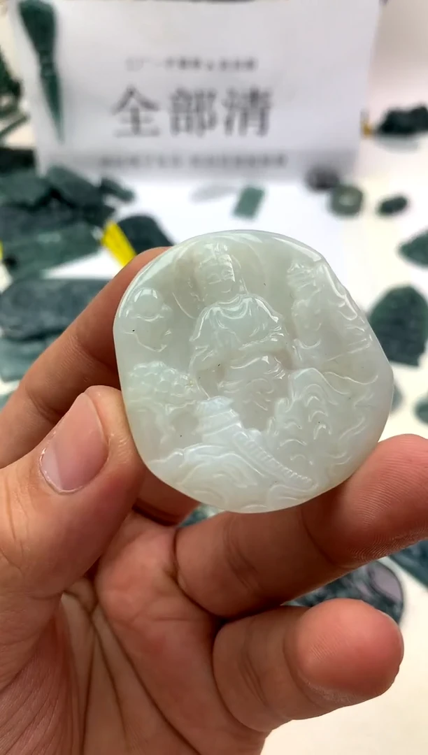翡翠未镶嵌颈饰观音