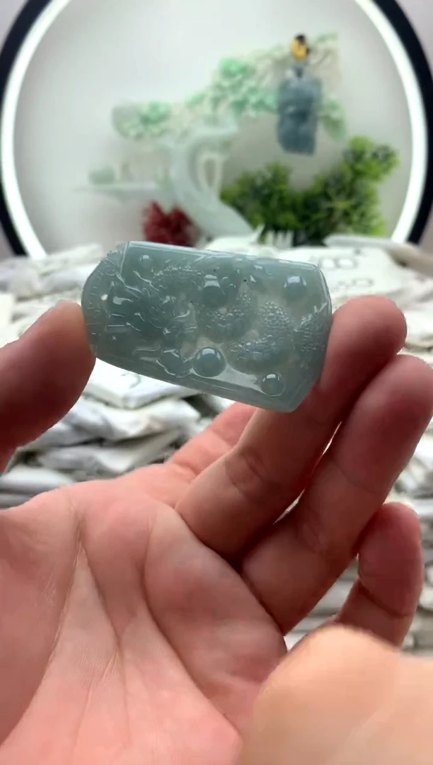 翡翠未镶嵌颈饰龙牌1