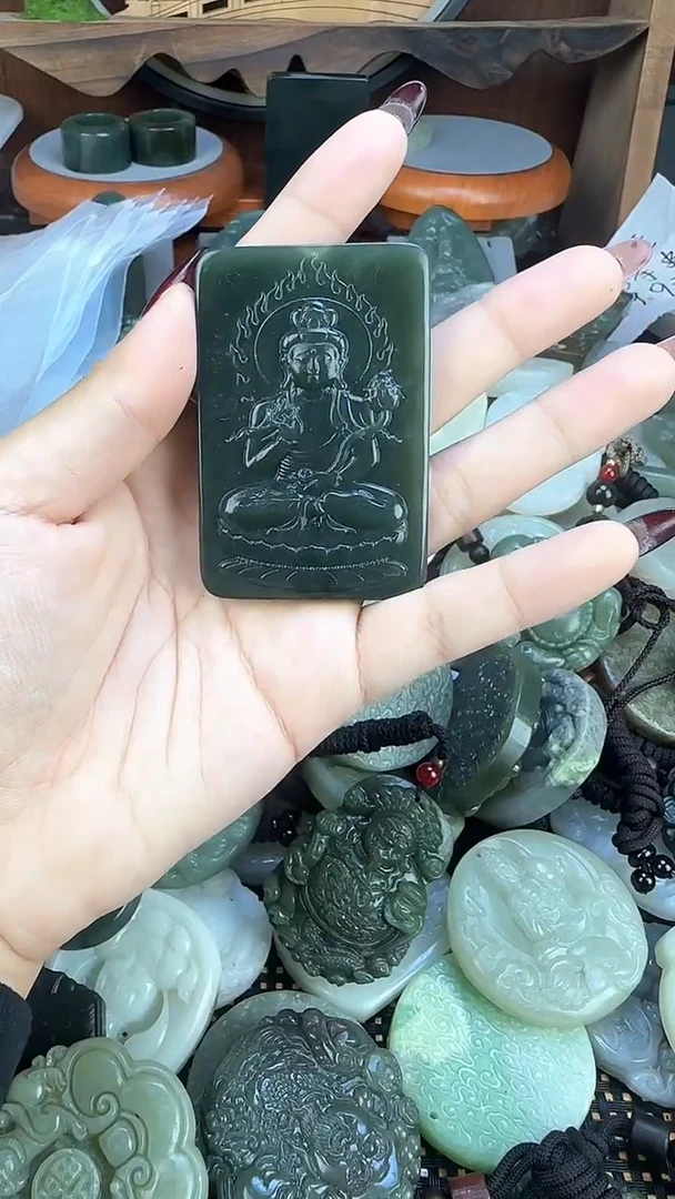 颈饰未镶嵌和田玉1