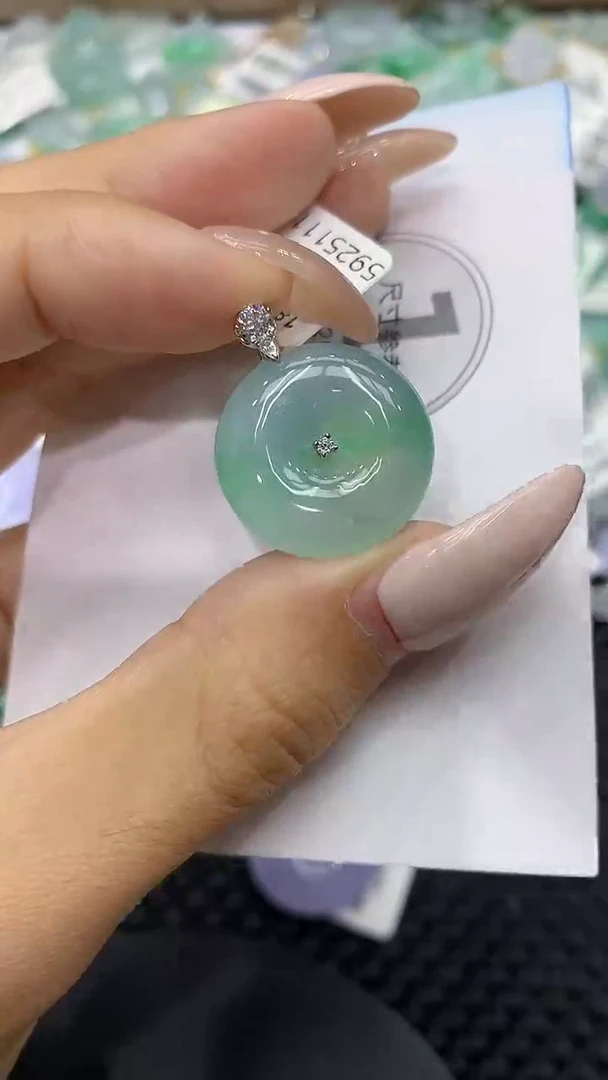颈饰18K金镶嵌翡翠111111111111