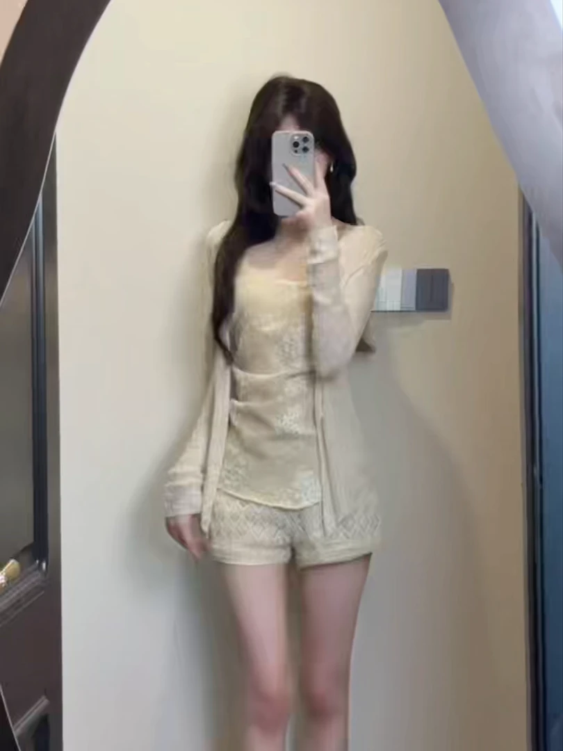 韩系温柔风甜美纯欲套装防晒针织开衫抹胸女装早秋休闲短裤三件套