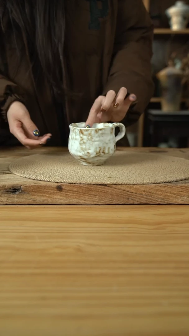 粉影系列的树根杯1个