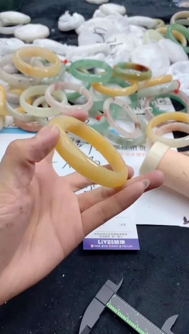 【闪购商品】石英质玉手镯未镶嵌145