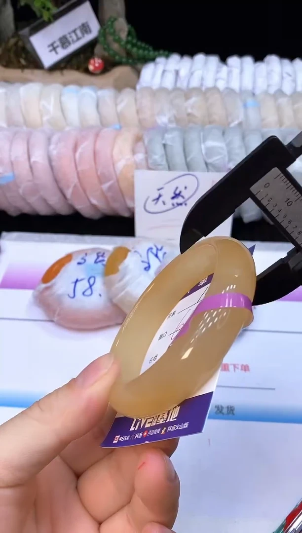 未镶嵌手镯石英质玉14