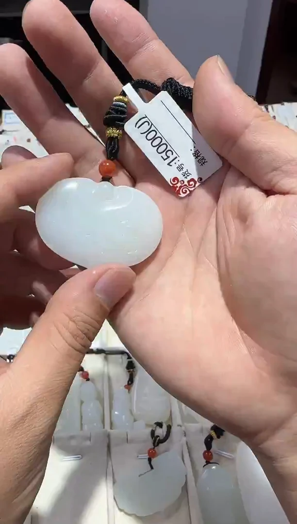 颈饰未镶嵌和田玉J