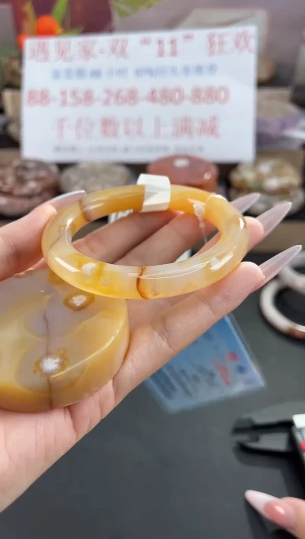 未镶嵌手镯石英质玉52