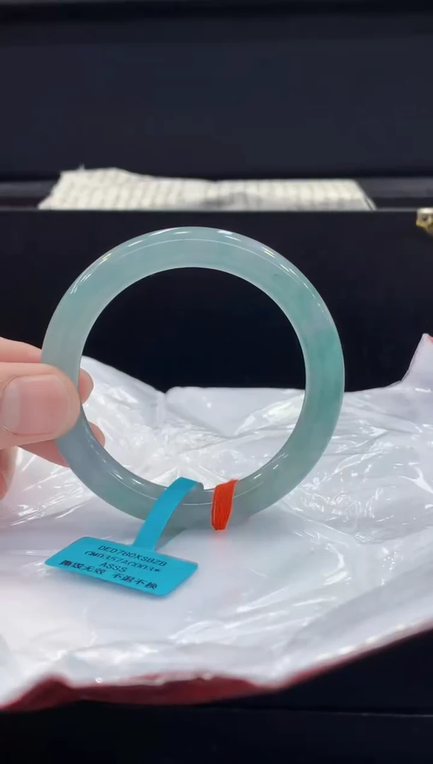 未镶嵌手镯翡翠翡翠手镯