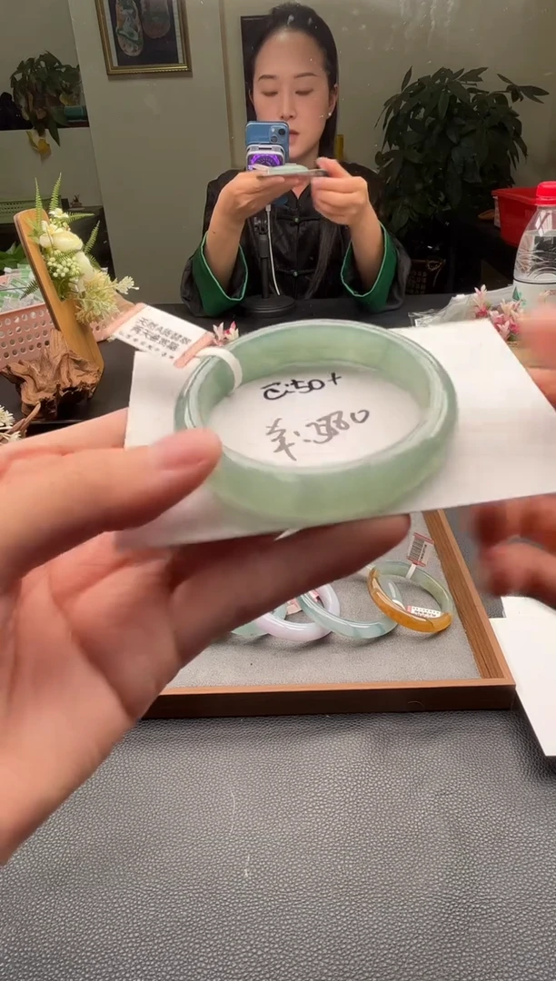 未镶嵌手镯翡翠50