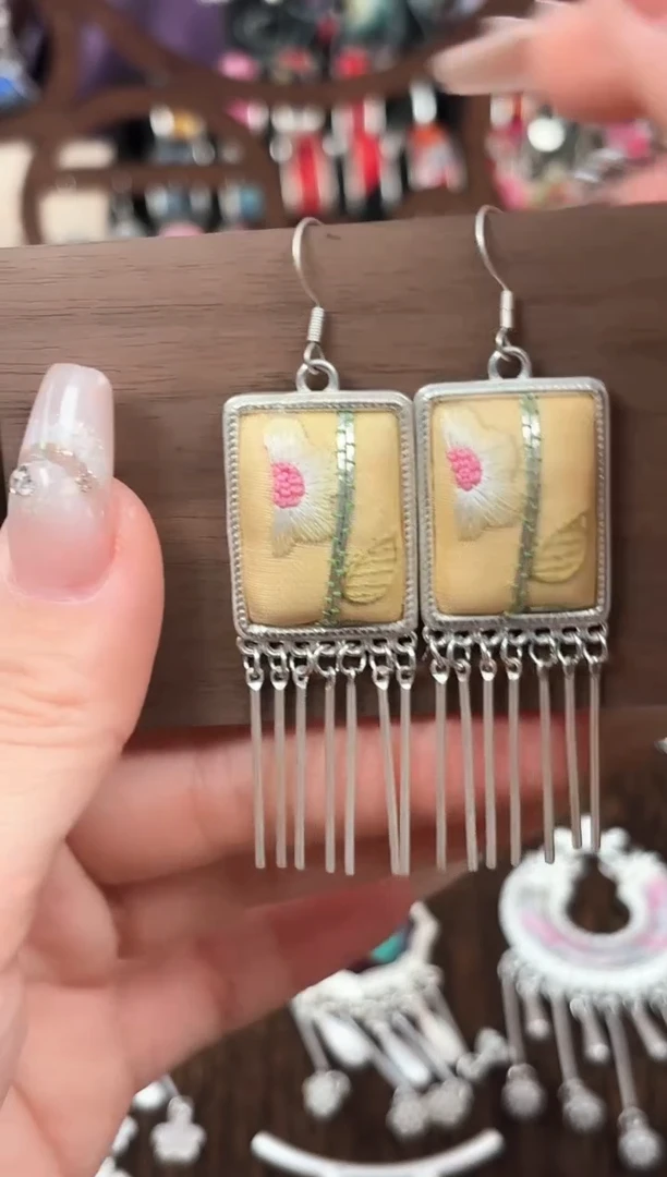 织绣非遗艺枝独秀老绣饰品285