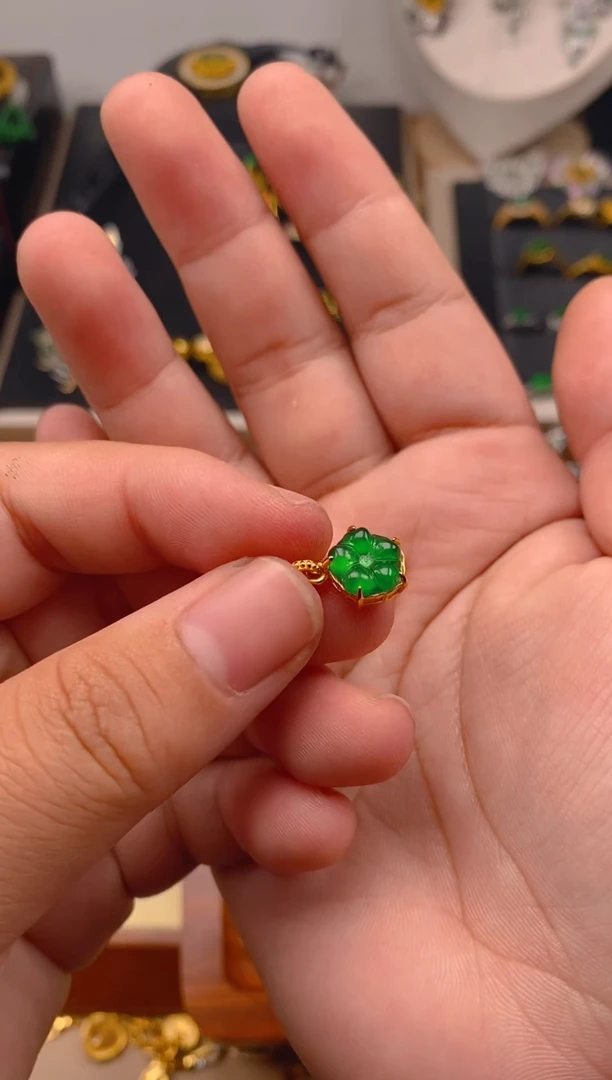 【闪购商品】翡翠吊坠(不含链)未镶嵌花花