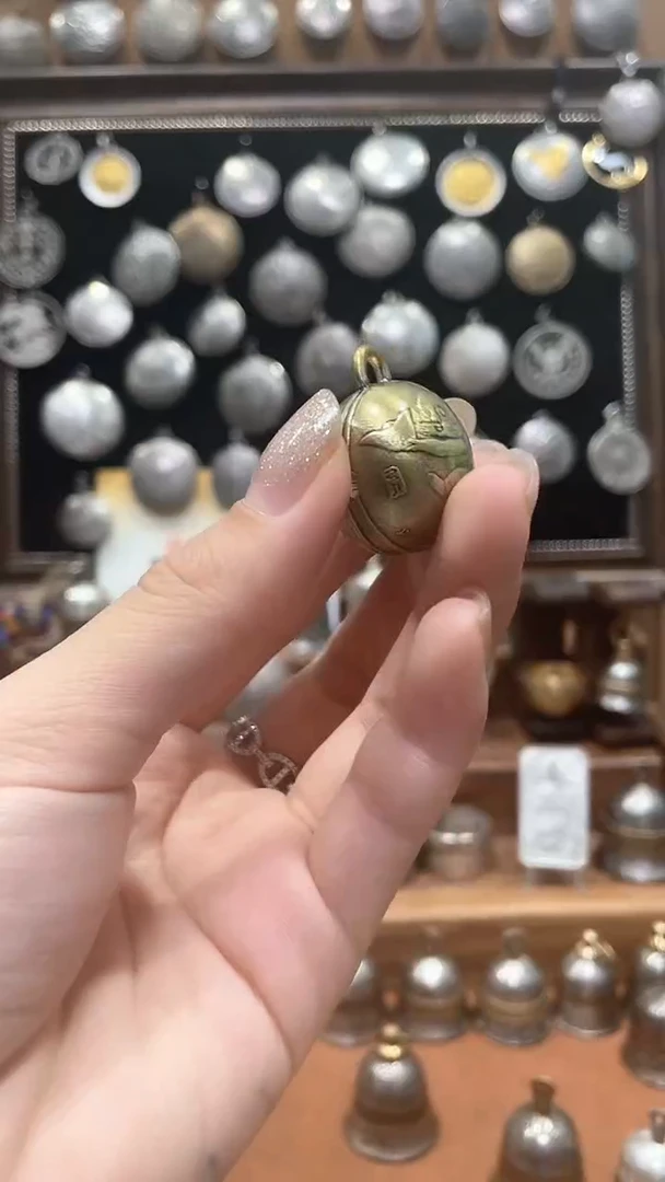 宾*，黄铜圆铃铛兔子