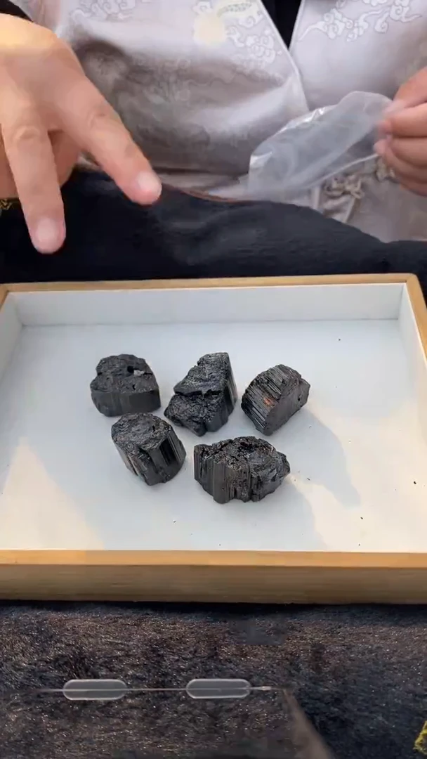 【闪购商品】碧玺原石未镶嵌黑碧玺原石200g（2-6块）随机发