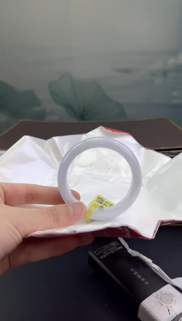 翡翠手镯未镶嵌翡翠手镯