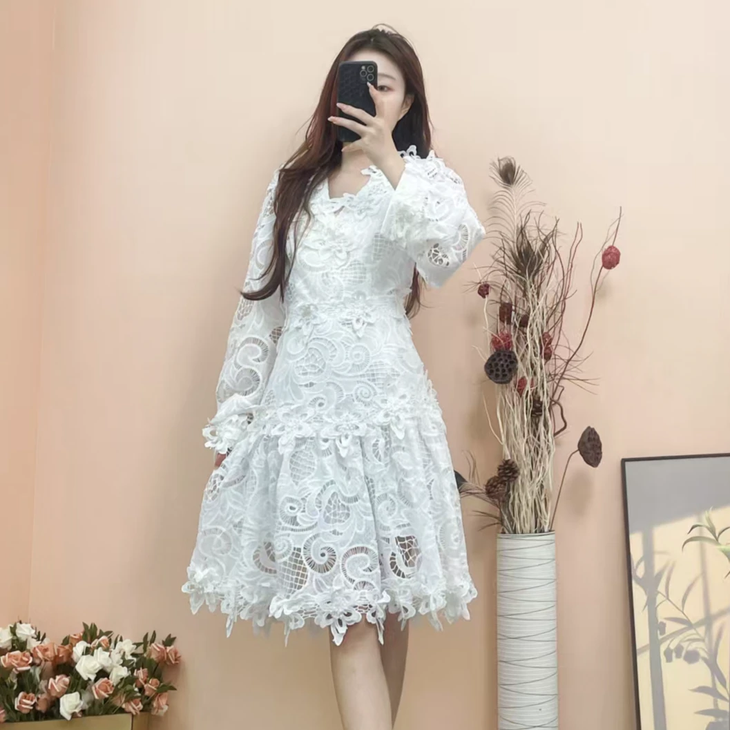 [依易原创]高端法式复古镂空钩花收腰灯笼袖大摆连衣裙A0926