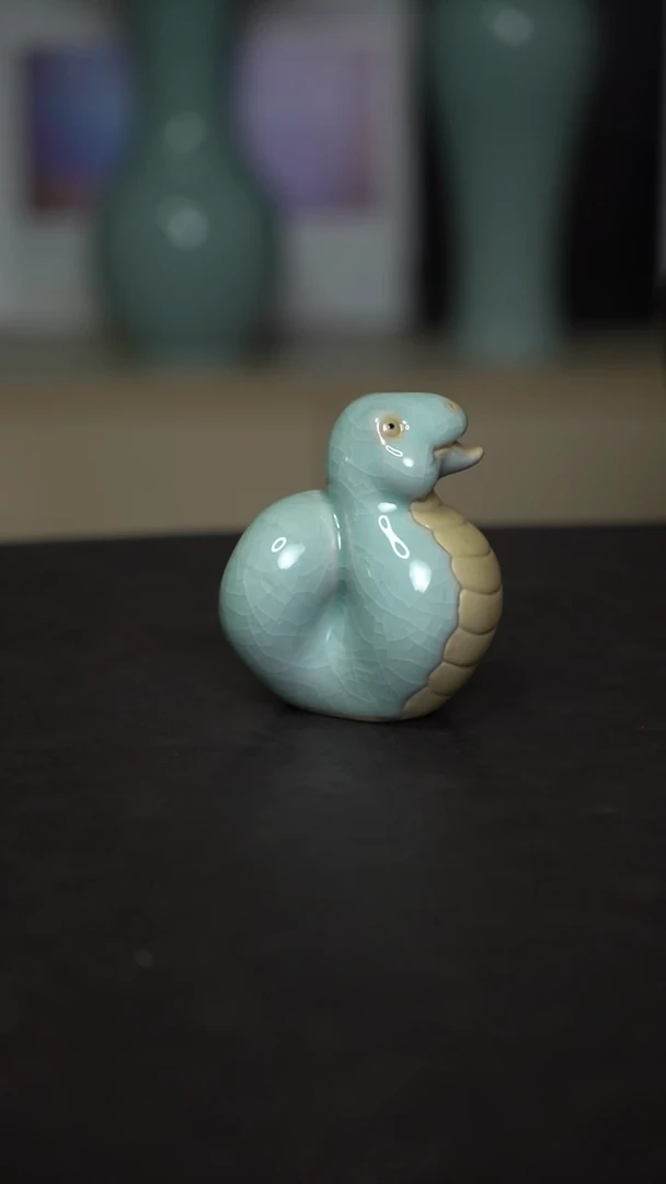 杯子瓷粉青生肖蛇摆件