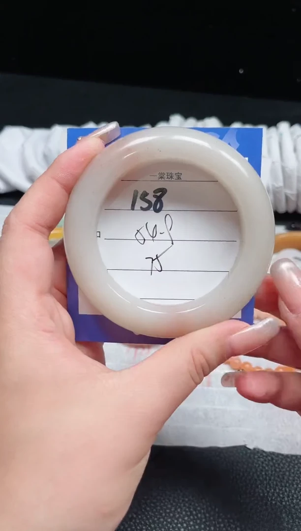 【闪购商品】石英质玉手镯未镶嵌158