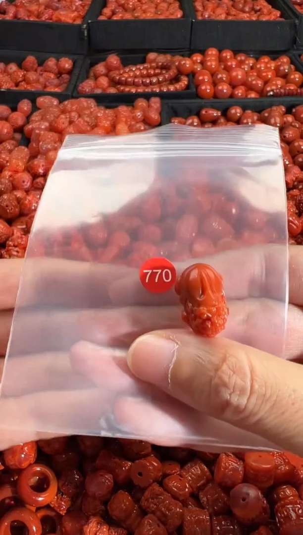 颈饰未镶嵌南红玛瑙1