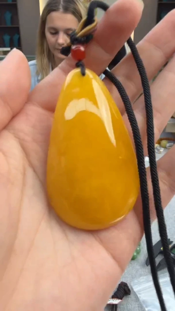 琥珀颈饰未镶嵌假一罚三秒拍号312