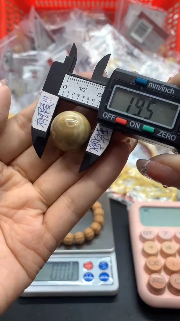 未镶嵌琥珀珠宝奇石566