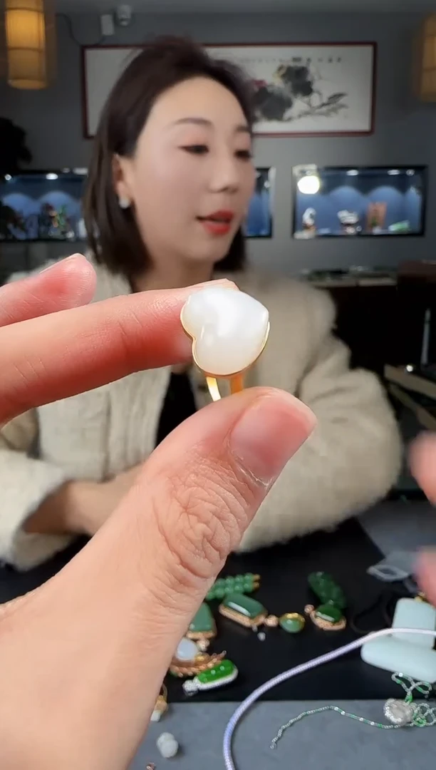 【闪购商品】和田玉戒指18K金镶嵌1