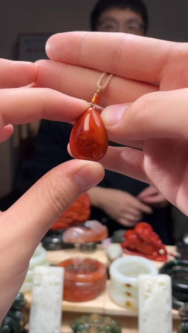 颈饰未镶嵌南红玛瑙吊坠