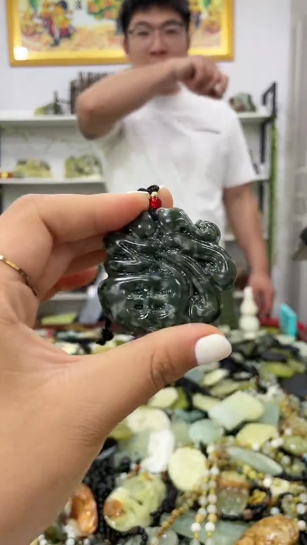 岫玉未镶嵌吊坠