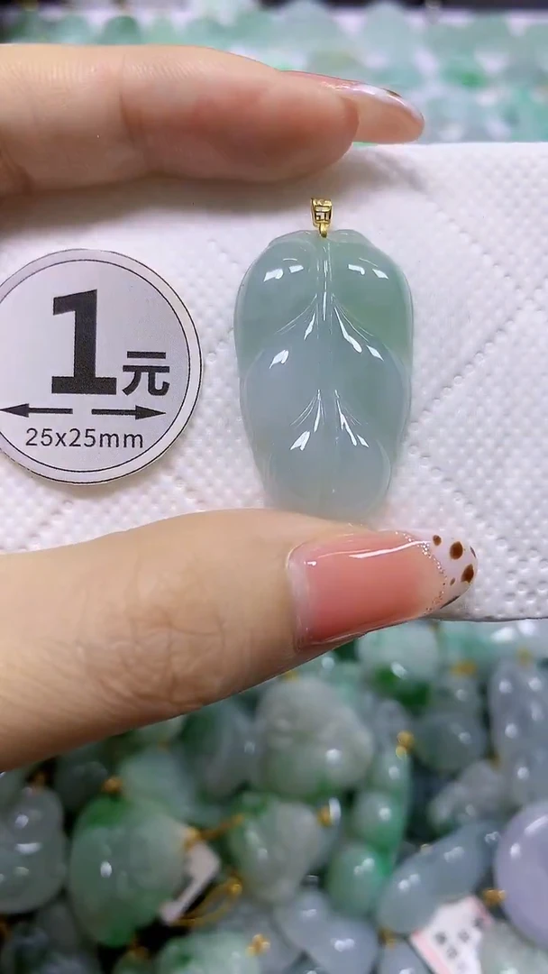 颈饰18K金镶嵌翡翠天然翡翠A货