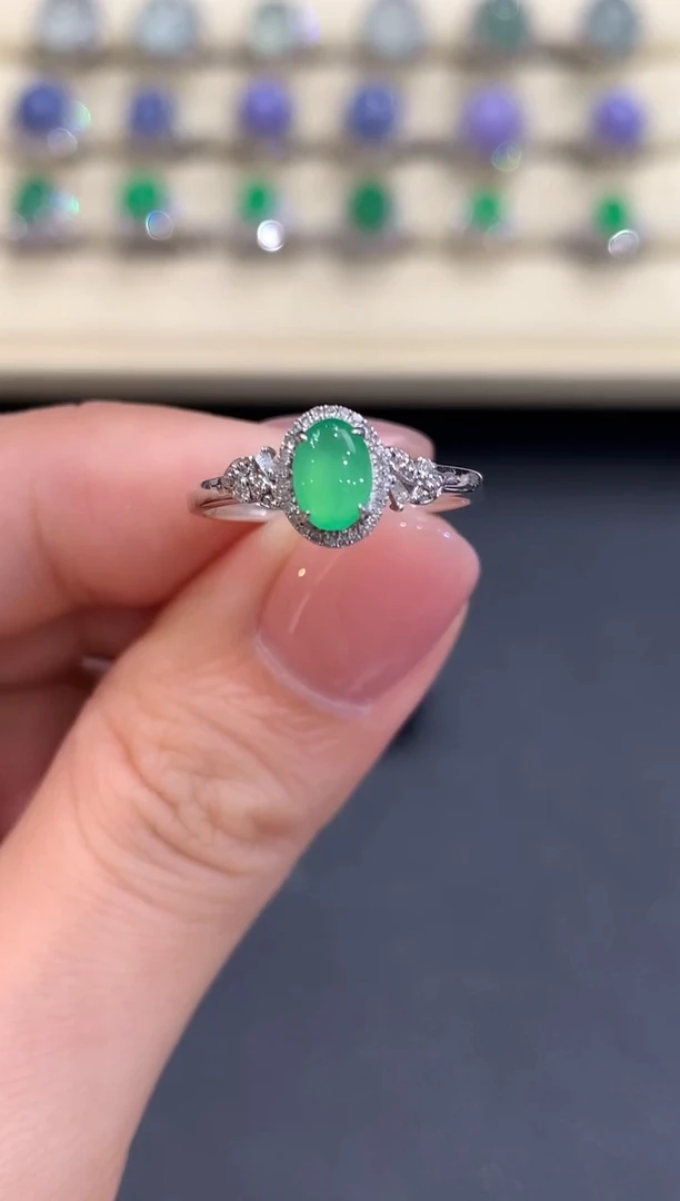 18K金镶嵌戒指翡翠a5