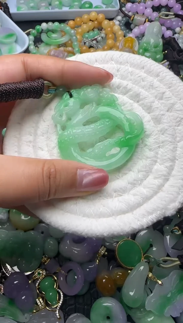 颈饰未镶嵌翡翠天然缅甸翡翠吊坠