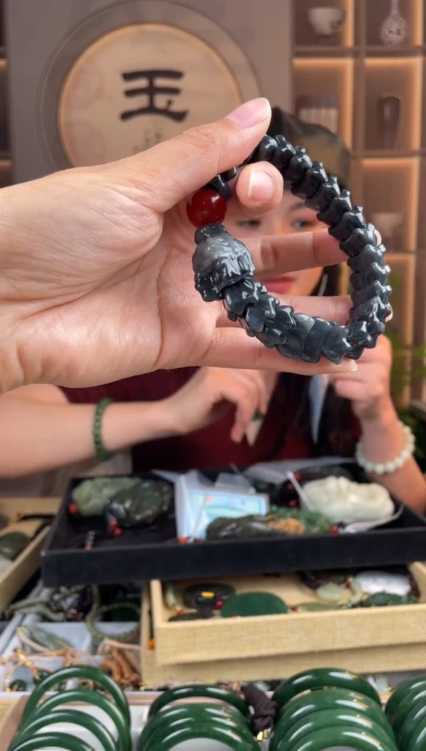 颈饰未镶嵌和田玉拍一发一，拍一发一