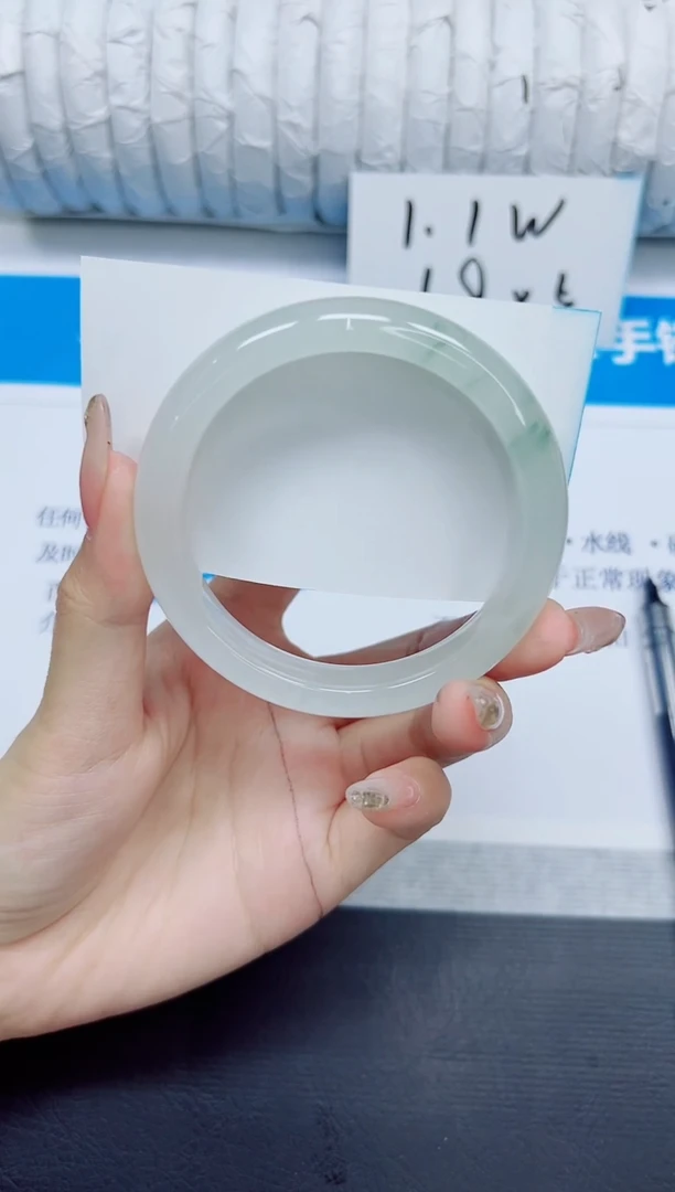 石英质玉手镯未镶嵌87/58.8