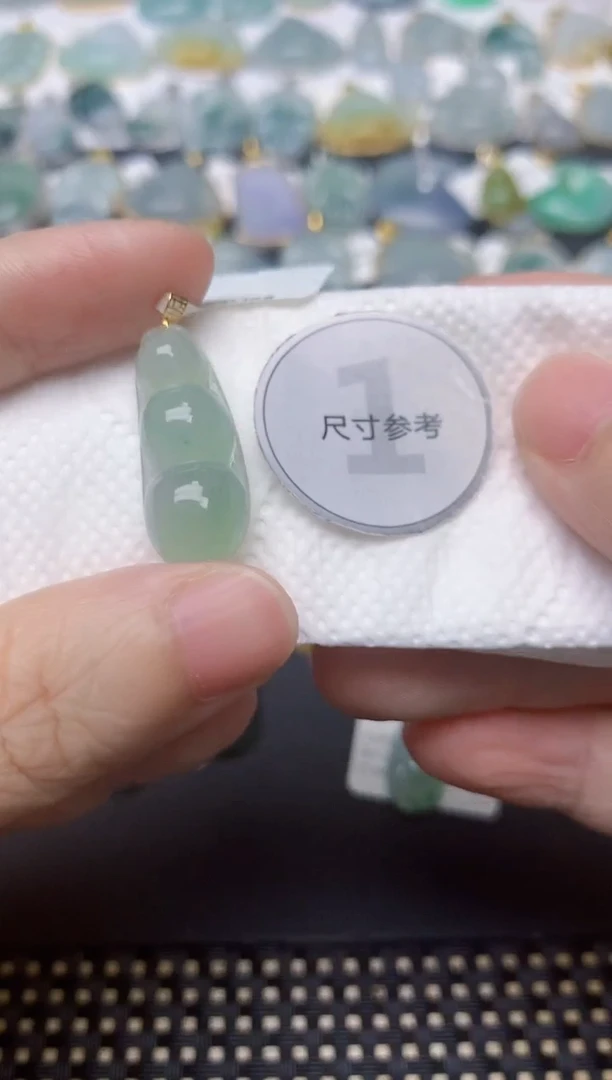 翡翠18K金镶嵌颈饰天然缅甸A货翡翠