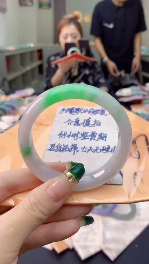 翡翠手镯未镶嵌0416040229