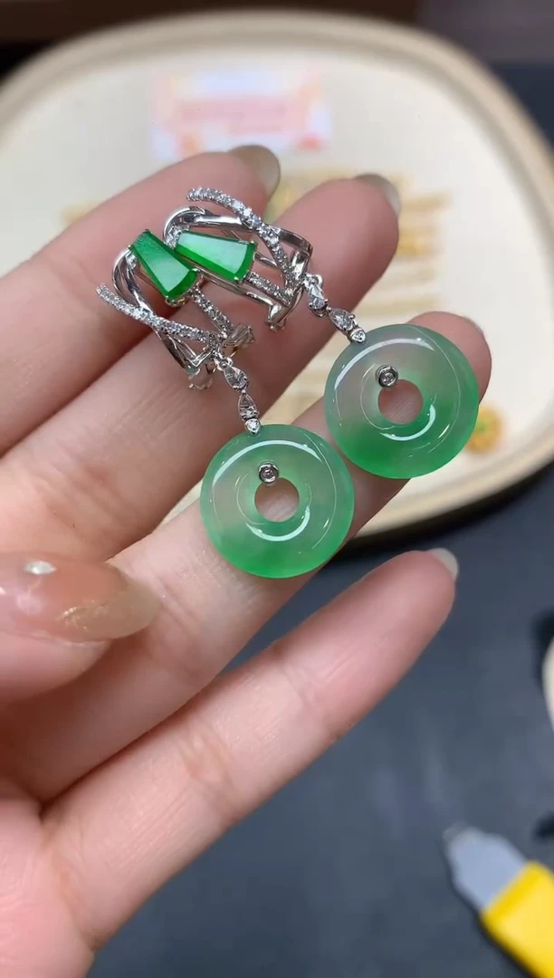 18K金镶嵌翡翠耳饰耳饰A3|16800