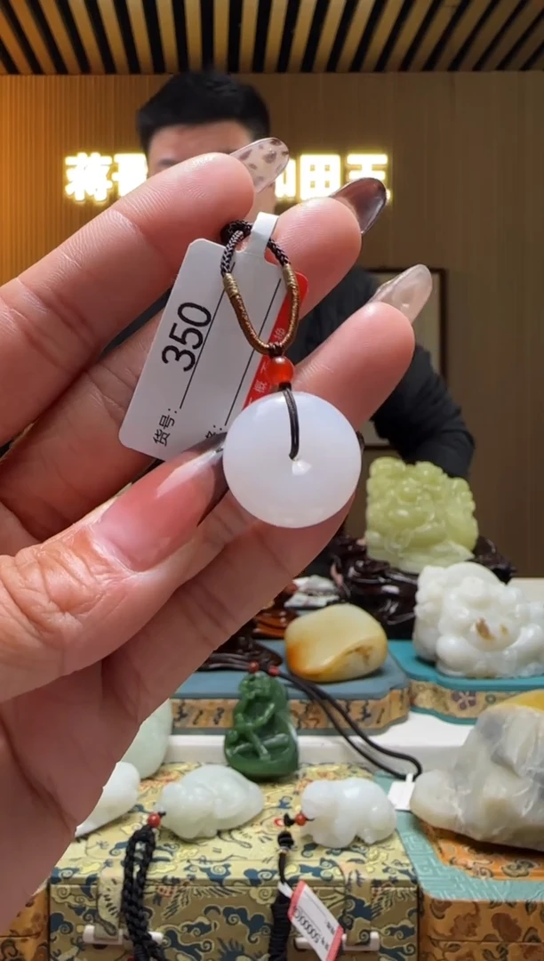 颈饰未镶嵌和田玉1