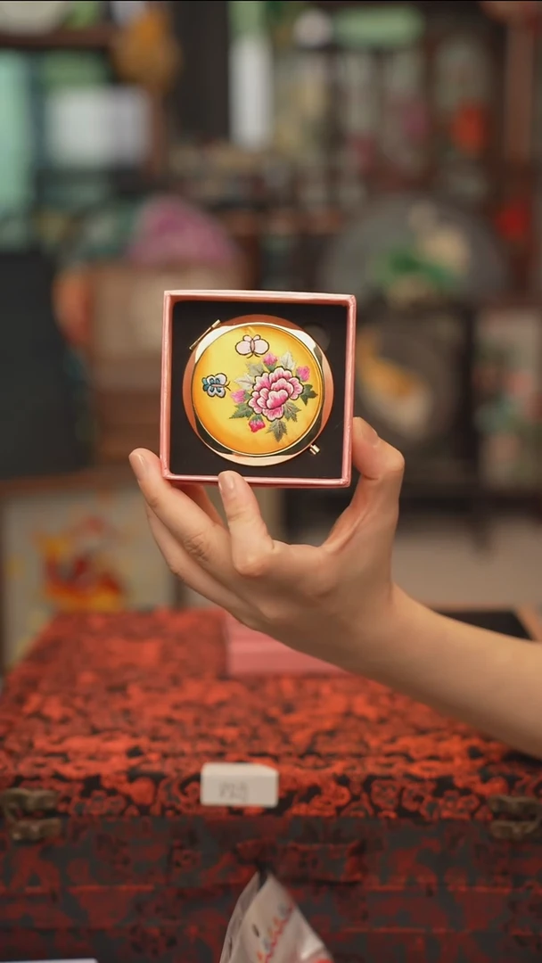 扇子绣花吊坠非遗